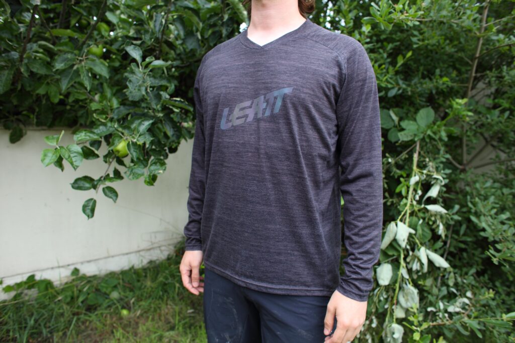 2020 leatt dbx 2.0 long hero.jpg
