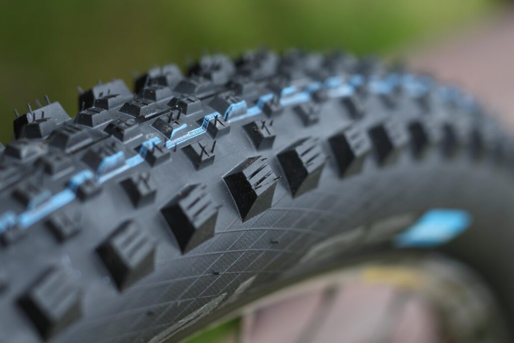 2020 schwalbe rock razor tread close.jpg