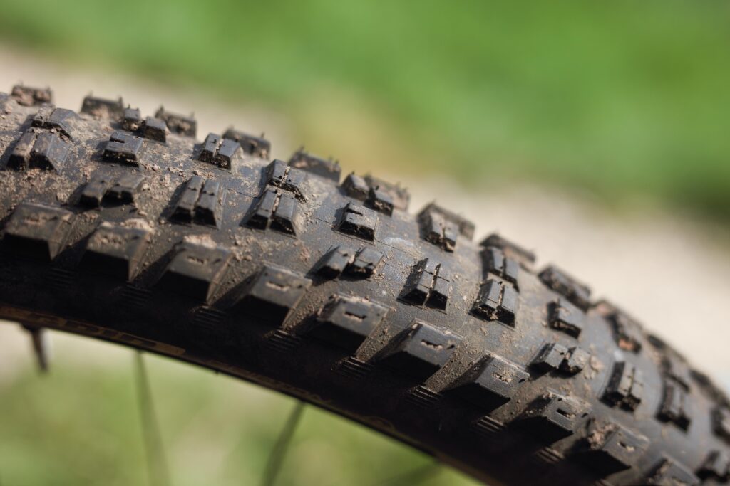 2020 specialized eliminator hero.jpg