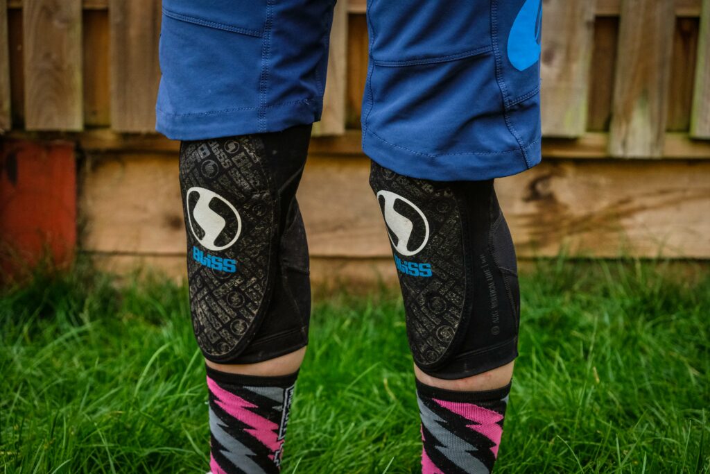 2021 Bliss Minamalist ARG Vertical Extended Knee Pad-2.jpg