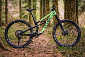2021 Canyon Spectral 29 CF 8 Whole bike-4.jpg