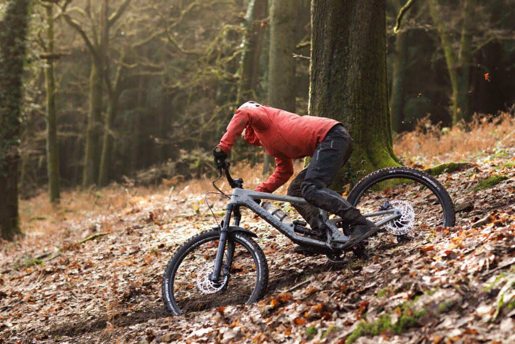 2021 Nukeproof Giga Comp 275 Riding 3.jpg