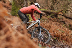 2021 Nukeproof Giga Comp 275 Riding 5.jpg
