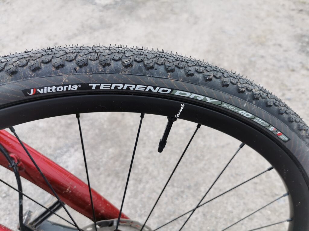 2021 Vittoria Terreno Dry 700×40 Main.jpg