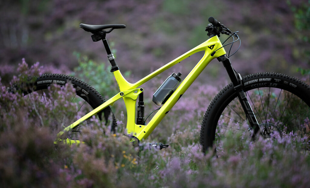 2021 YT Industries Izzo Uncaged7 hero.jpg