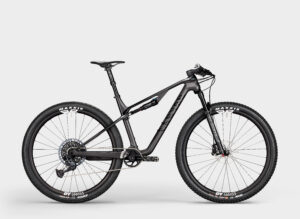 2021 canyon lux-cf-slx-9_2649_bk-bk_P5.jpg