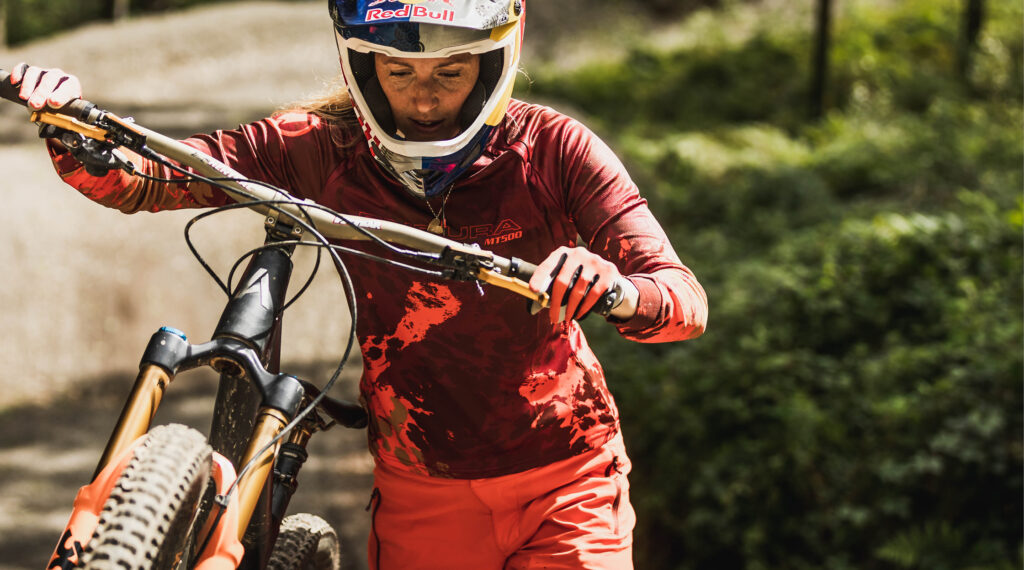 2021 endura Womens_MT500_Animo_Lifestyle.jpg
