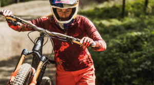 2021 endura Womens_MT500_Animo_Lifestyle.jpg
