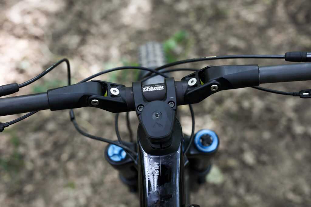 2021 fasst co flexx carbon enduro handlebar above