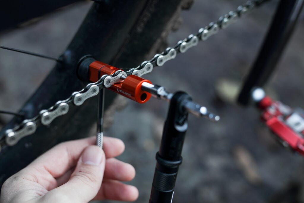 2021 granite design stash chain repair tool action.jpg