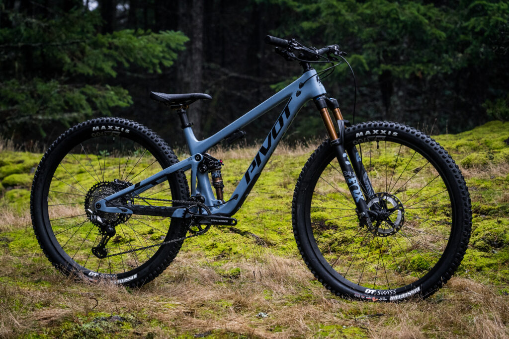2021 pivot trail 429 hero 1.jpg