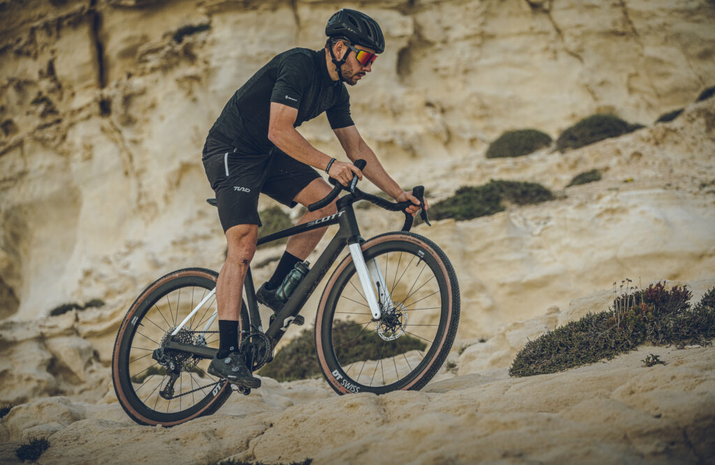 2021 scott addict gravel riding 2
