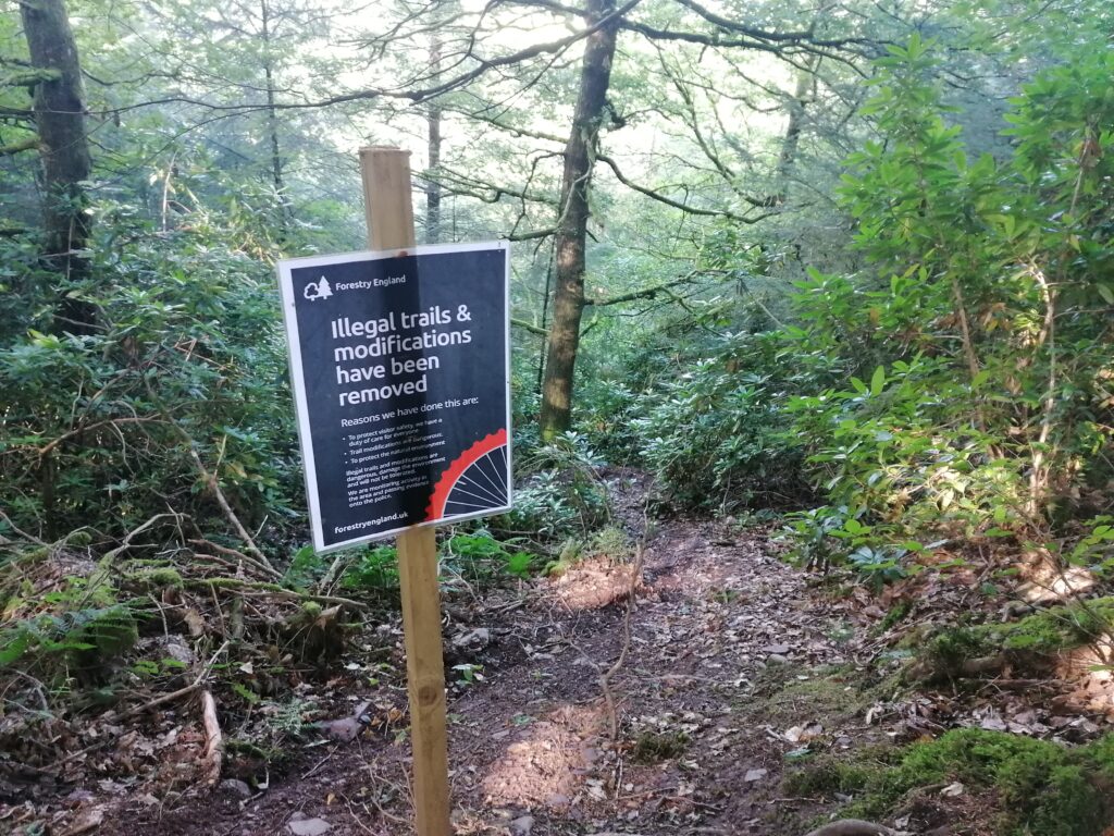 2021 trail closed sign