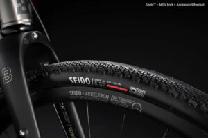 2022 SEIDO_MGV-Fork-ACCELERON-Wheelset_SPADE-Tire_webres.jpg