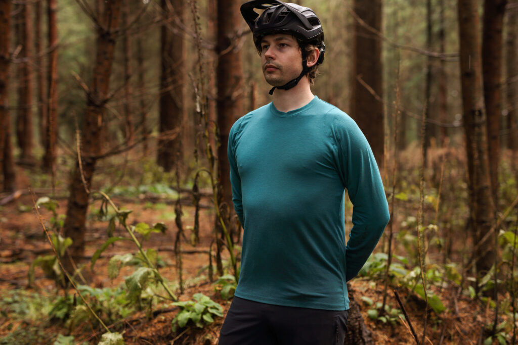 2022 Specialized Men’s Trail Long Sleeve Jersey hero.jpg