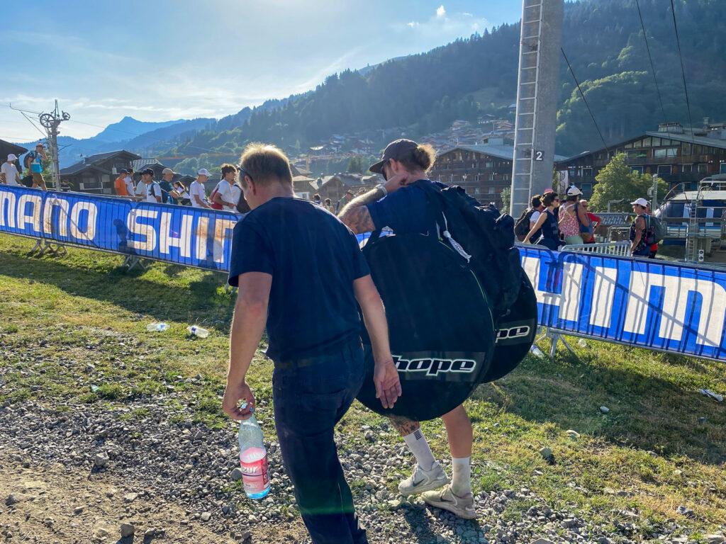 2022 Uci mtb world champs - behind the scenes mechanics-07