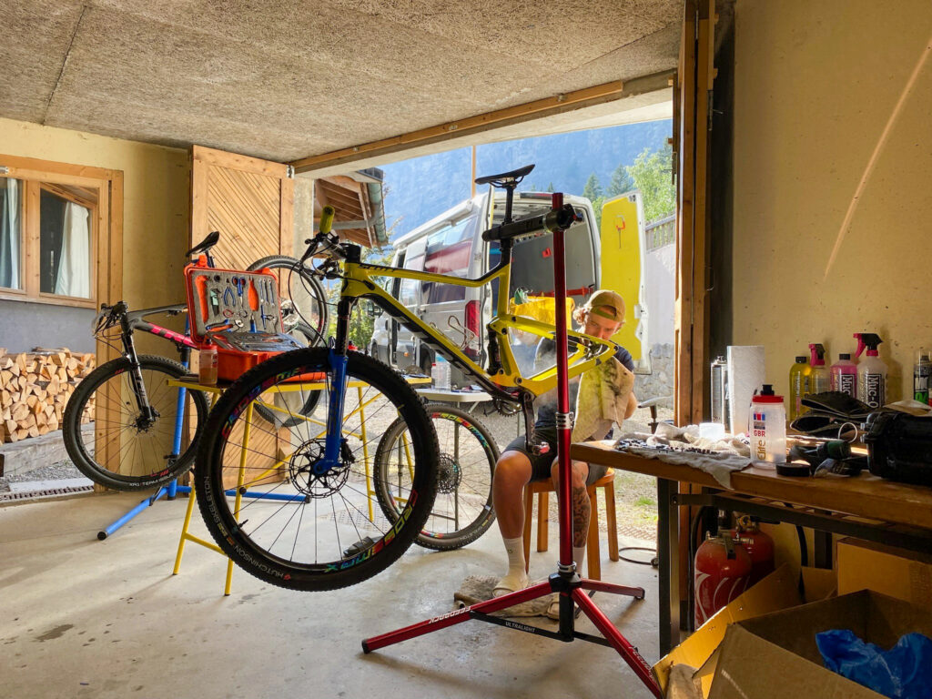 2022 Uci mtb world champs - behind the scenes mechanics-16