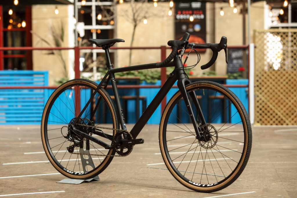 2022 Vaast A:1 apex 700c hero.jpg