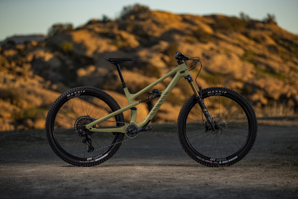 2022 canyon SPECTRAL 125 CF 9 GREEN hero.jpg