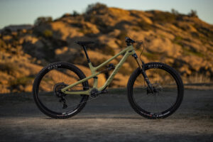 2022 canyon SPECTRAL 125 CF 9 GREEN hero.jpg