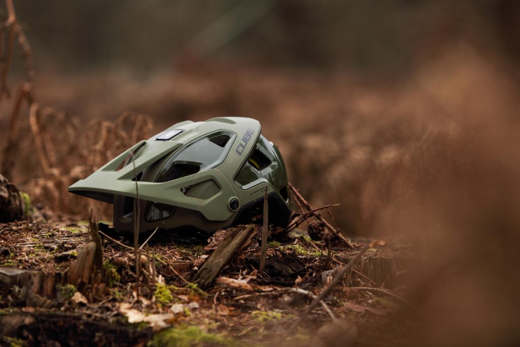 2022 cube mtb strover helmet hero.jpg