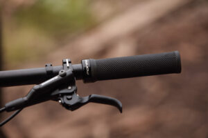 2022 forme black rocks ht 1 grip.jpg