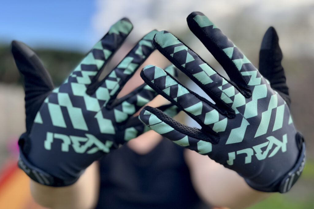 2022 kali protectives laguna glove hero.jpg