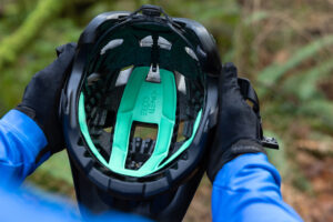 2022 lazer kineticore helmet mtb.jpg