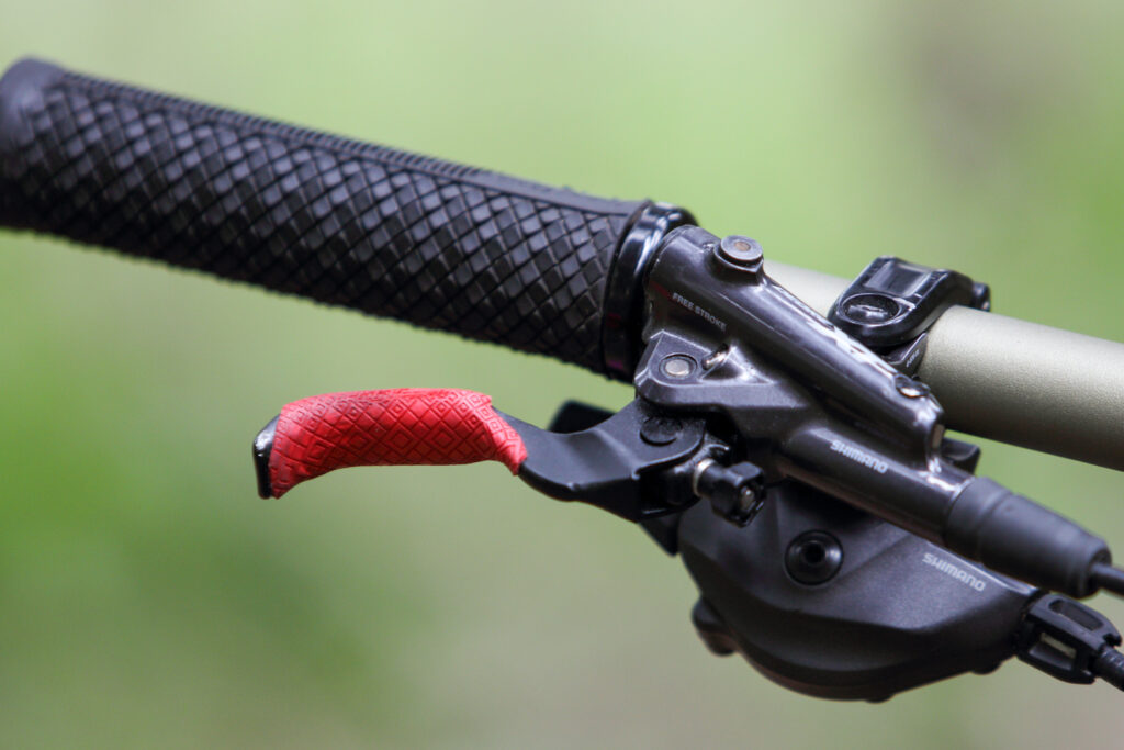 2022 lizard skins dsp lever grip hero.jpg