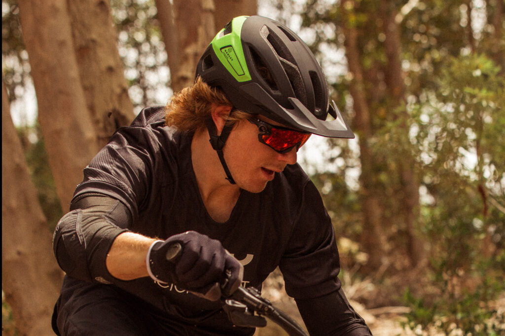 2022 oakley drt3 hero.jpg