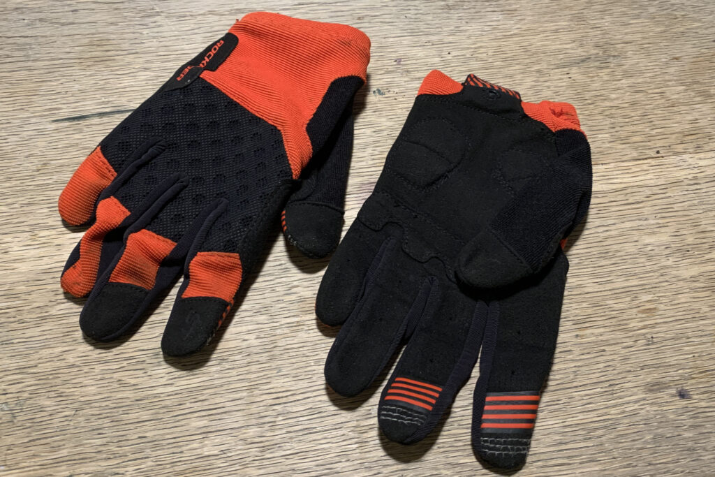 2022 rockrider st 500 gloves hero.jpg