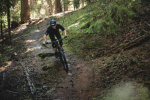 2022 scott genius 900 ultimate riding 1.jpg