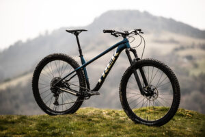 2022 trek roscoe 8 hero