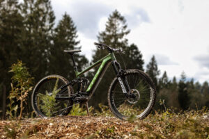 2022 vitus e-sommet vrx hero.jpg