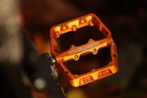 Wolf Tooth Waveform flat pedal review