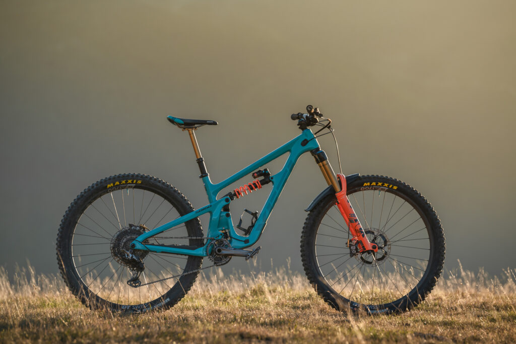 2022 yeti sb160 hero.jpg
