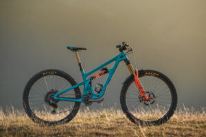 2022 yeti sb160 hero.jpg