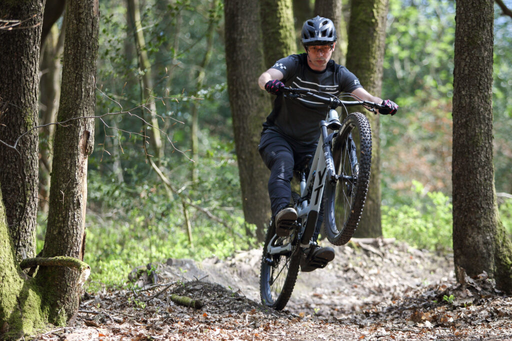 2022 yt capra core 2 riding 2