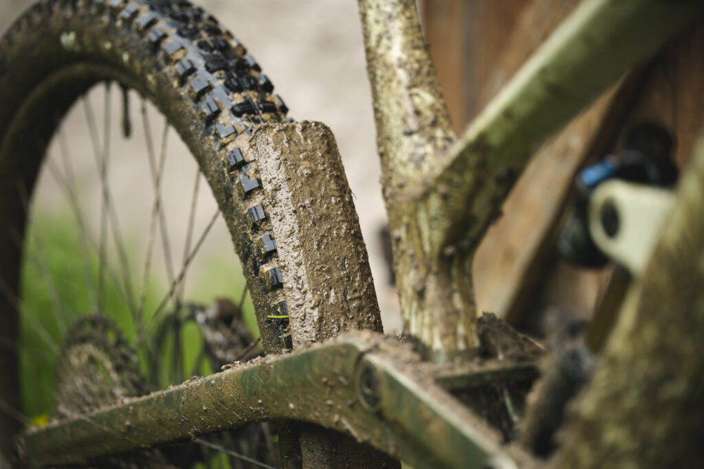 2023 Canyon TorqueON CF 9 mudguard.jpg