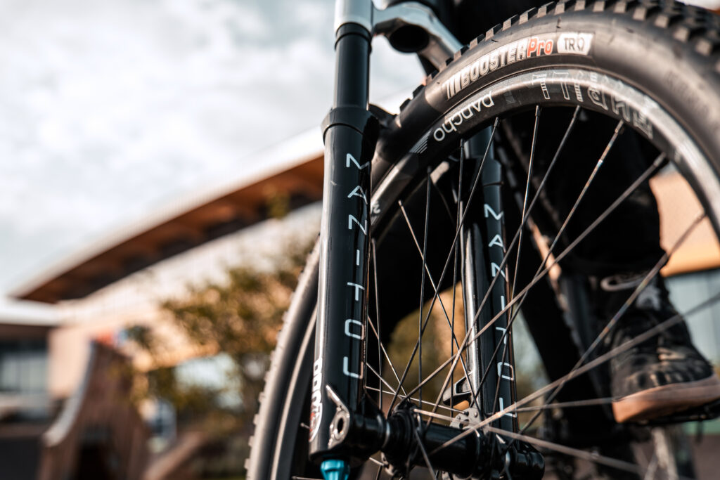 2023 Manitou Circus Pro 34 fork3.jpg