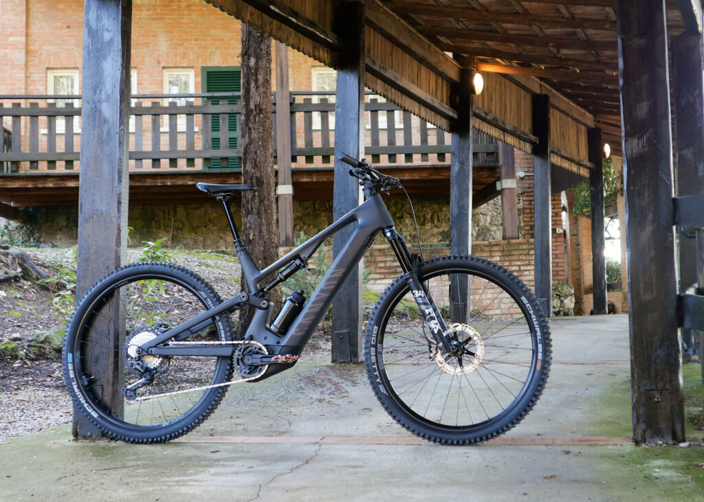 2023 canyon neuronON CF 8 hero