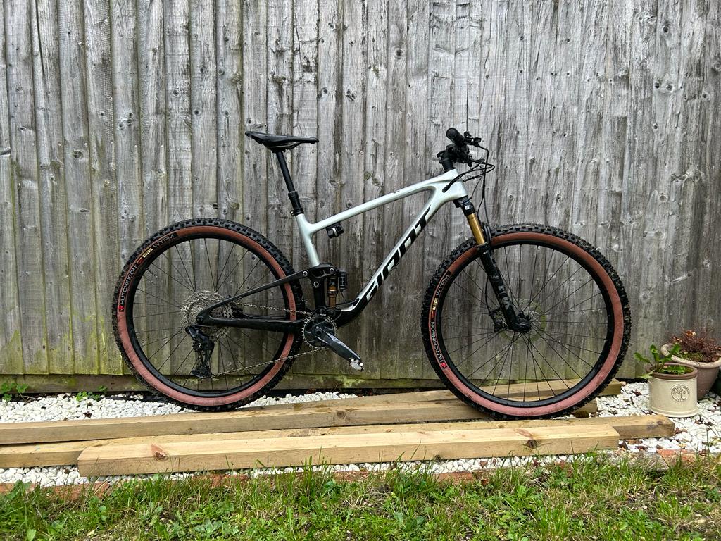 2023 giant anthem advanced pro 29 1 hero.jpeg
