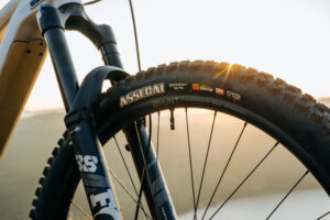 2023 hunt e-mtb wheel hero.jpg