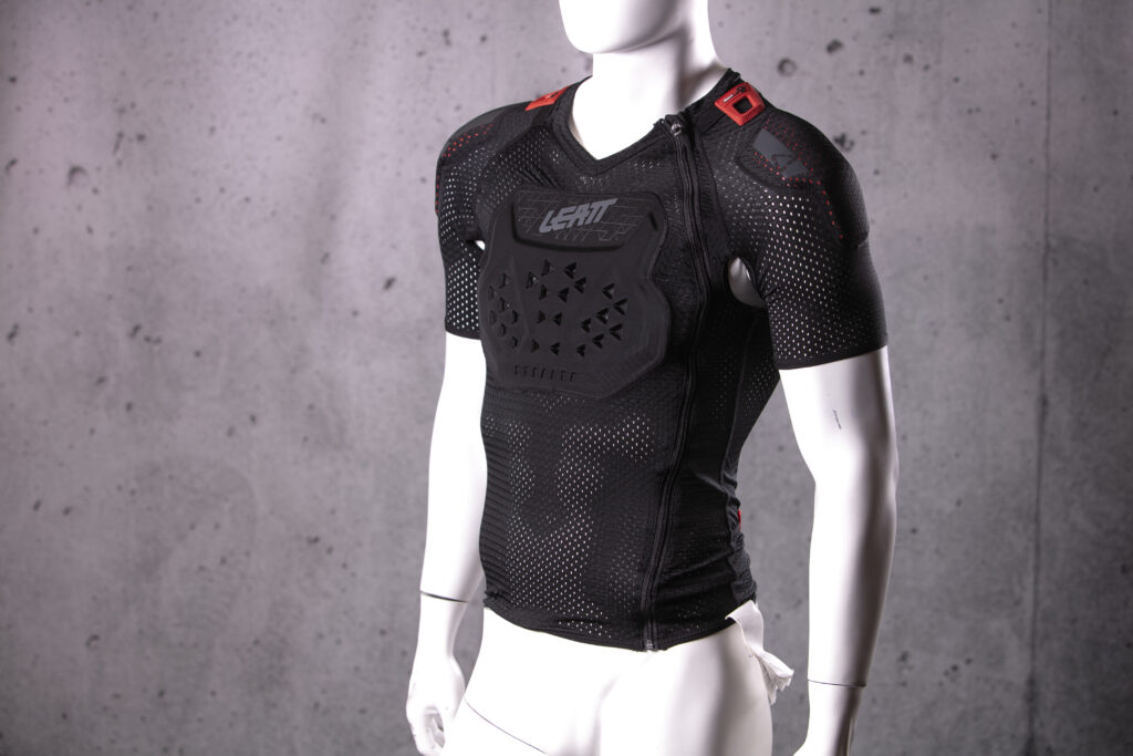 2023 leatt body tee airflex stealth hero.jpg