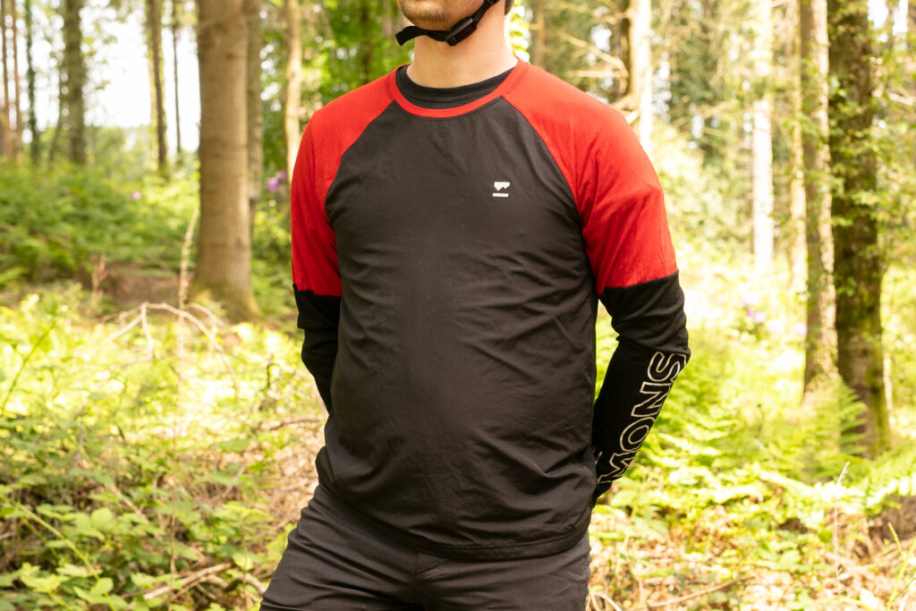 2023 mons royale tarn shift wind jersey hero.jpg