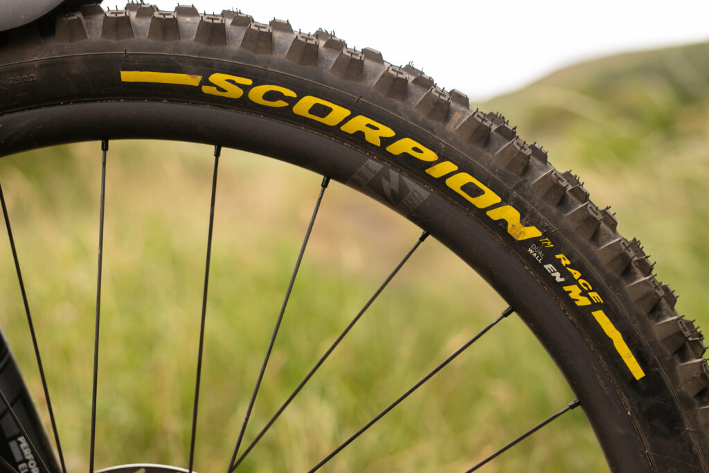 2023 pirelli scorpion race enduro m hero2.jpg