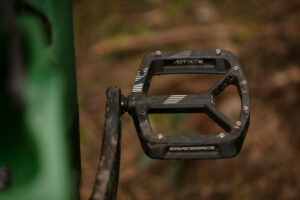 Race Face Aeffect R flat pedal review