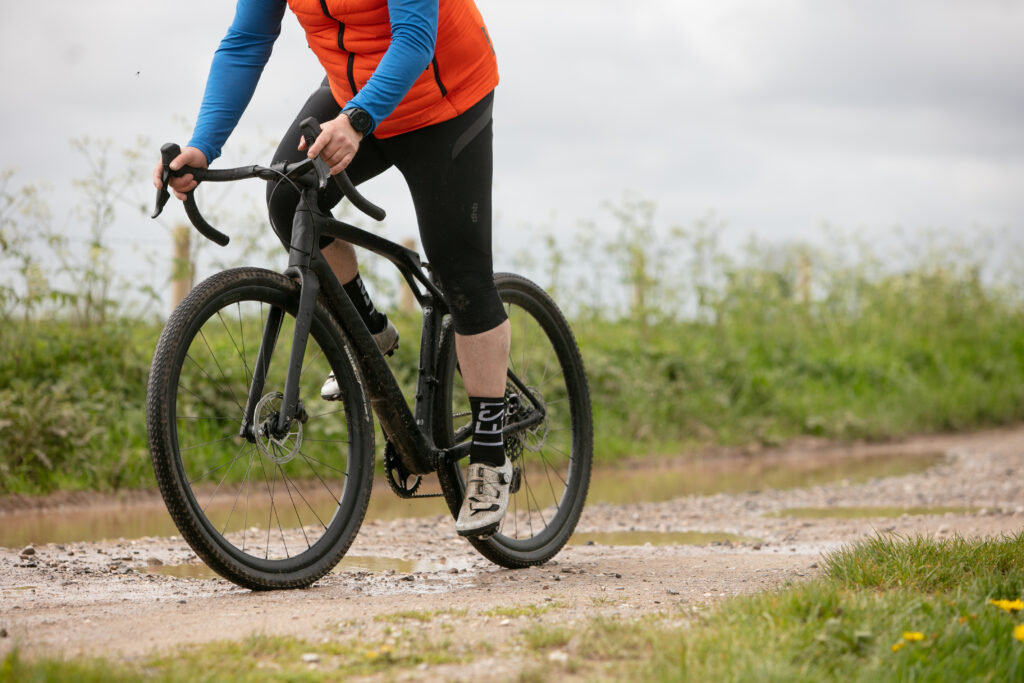 2023 specialized diverge hero.jpg