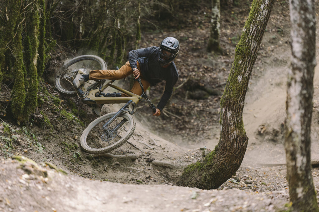 2023 specialized kenevo 2 riding.jpg