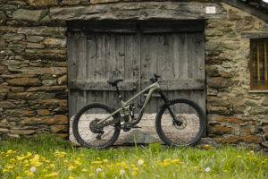 2023 trek slash hero.jpg